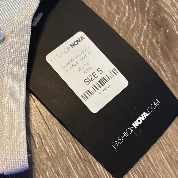 Fashion Nova Cream Pearl Set - Picture 3 of 4